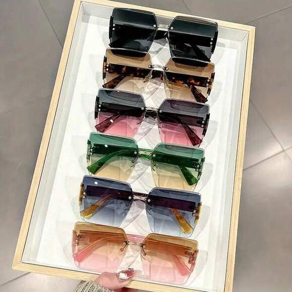 Square Frame Large Frame Rimless Glasses With Rivet Decoration Thick Tem
